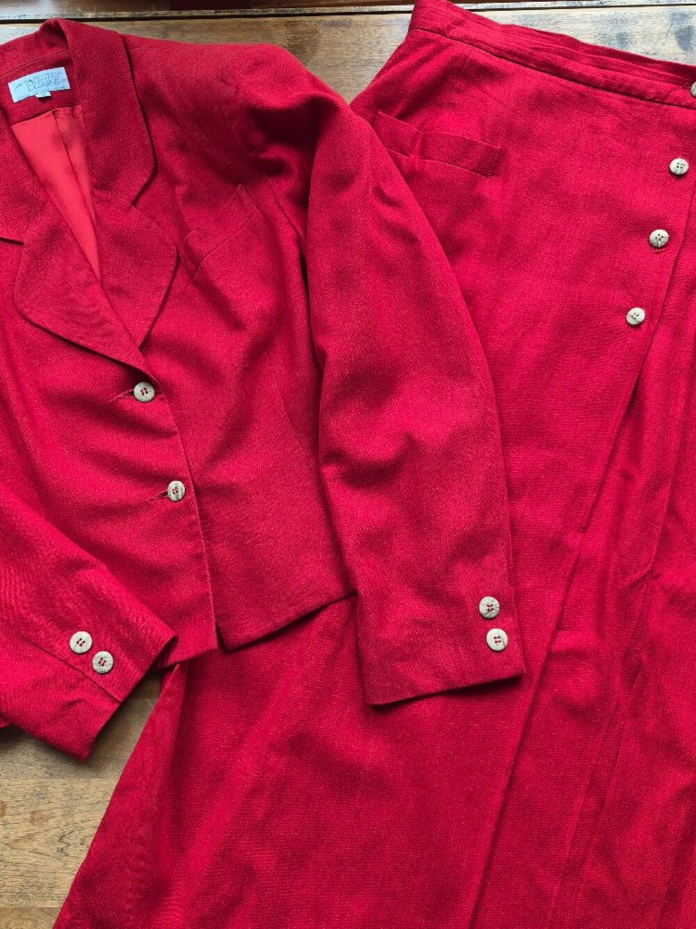 Vintage late 80s/early 90s Women's 2pc Suit Jacket Skirt 8 Red Tapestry Designs